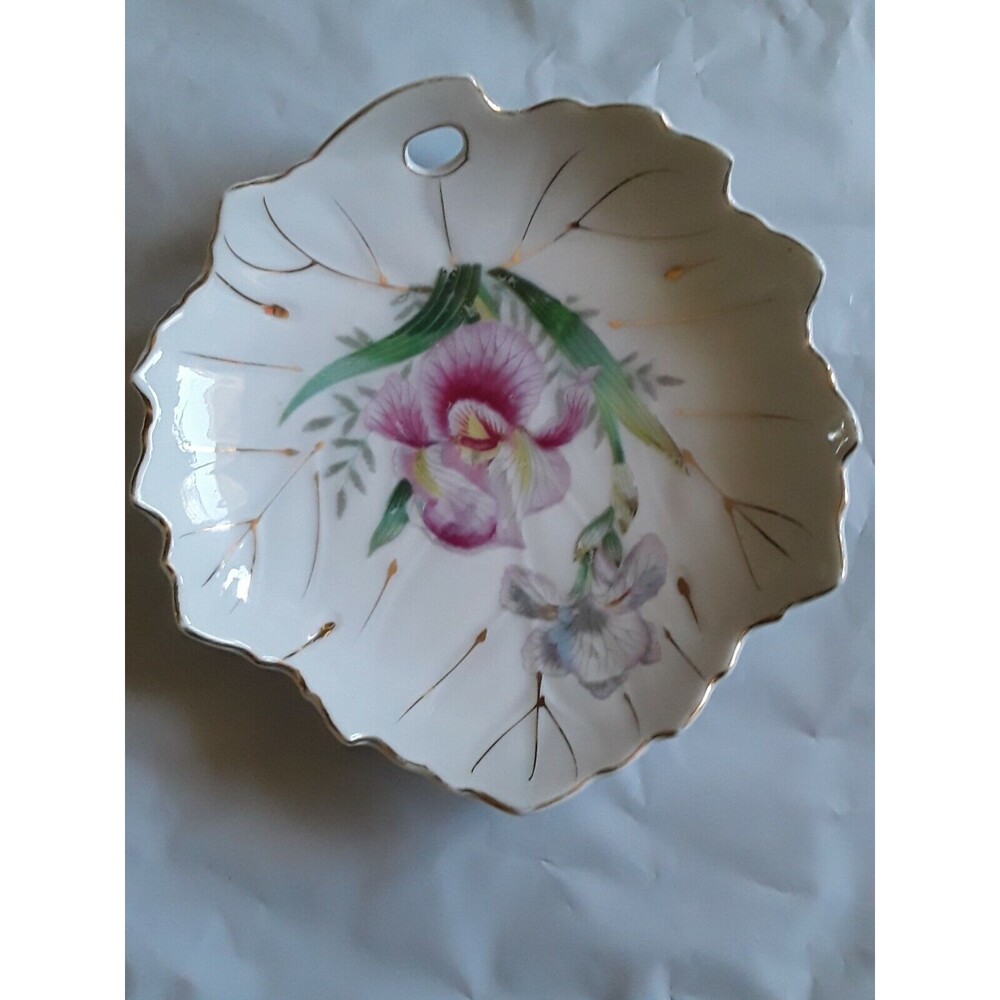 Vintage Berkshire Leaf Shaped Plate With Flowers